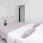Ruzmarin Apartman *
