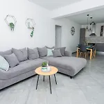 Ruzmarin Apartman *